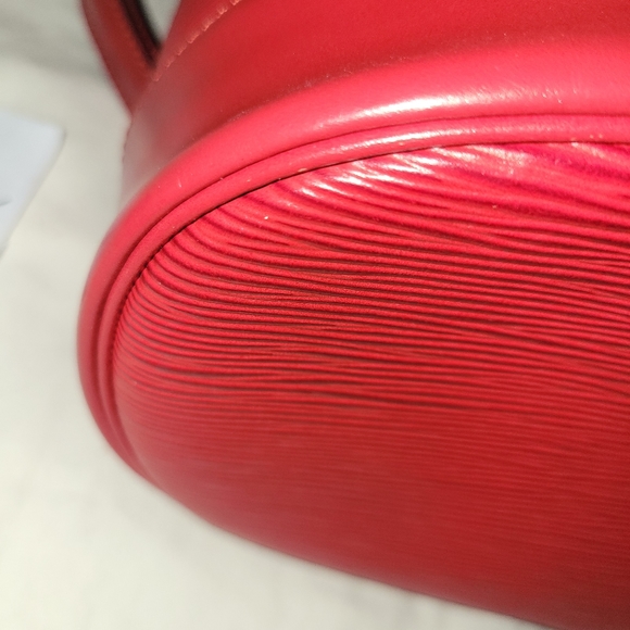 ♥️RARE LOUIS VUITTON EPI RED RANDONNEE PM - COLLECTOR'S CONDITION - Picture 13 of 17